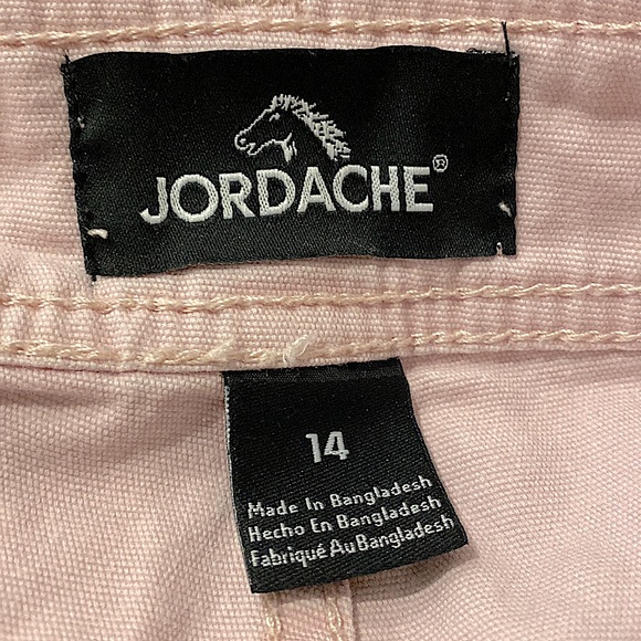 Light pink cargo shorts. - Picture 5 of 5